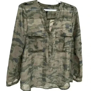 - - Gap Camo Blouse Long Sleeved in size S​​​​​​​​​​​​​​, Pre-Owned